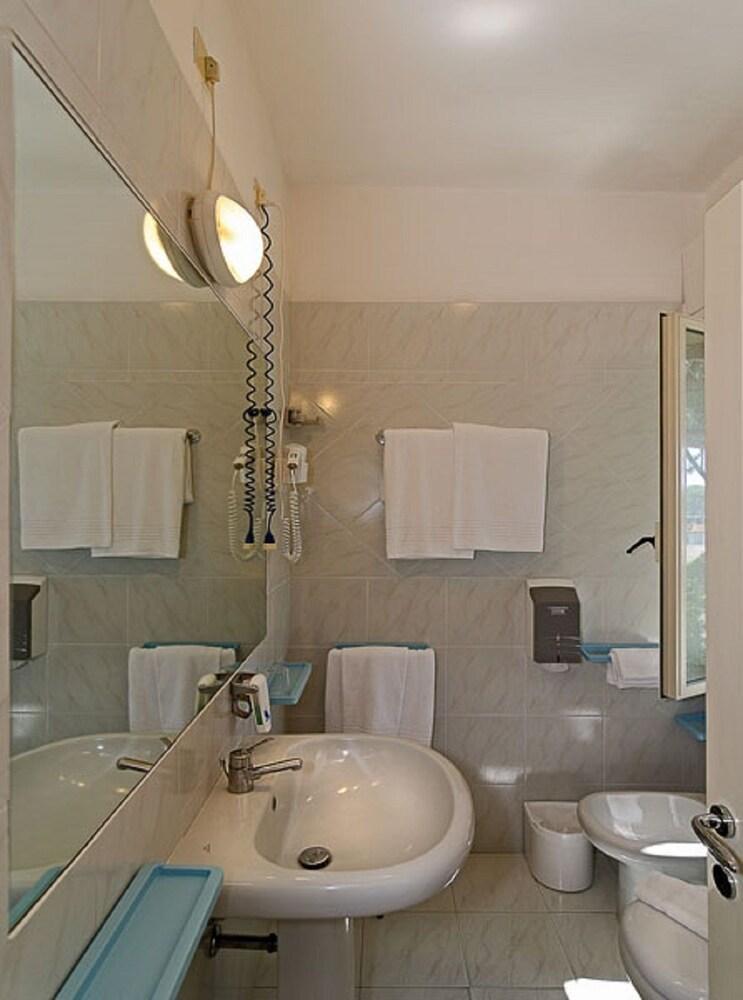 Hotel Le Ginestre Lido di Camaiore Dış mekan fotoğraf